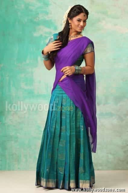 Actress Suja Varunee Sexy Pictures 08