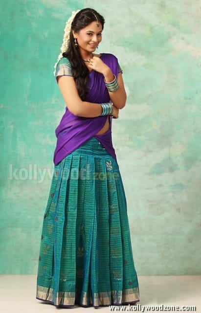 Actress Suja Varunee Sexy Pictures 09