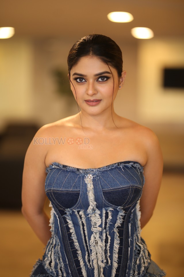 Actress Vaibhavi Shandilya at Martin Movie Pre Release Event Pictures 20