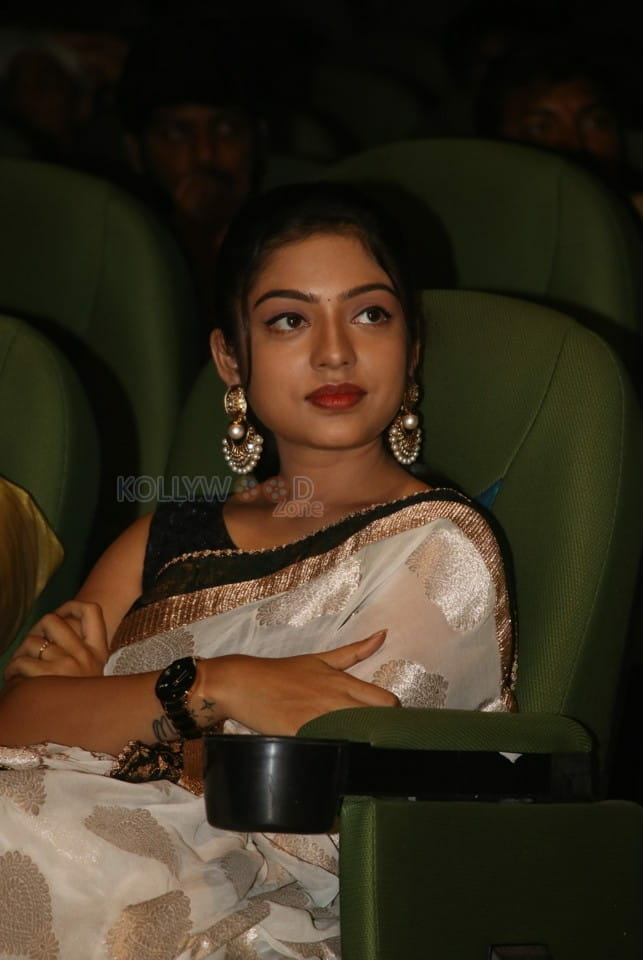 Actress Varsha Bollamma At V4 Mgr Sivaji Academy Awards Photos 02