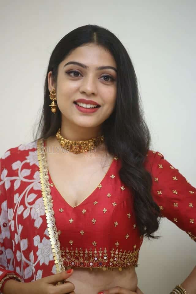 Actress Varsha Bollamma at Swathi Muthyam Movie Pre Release Event Photos 01