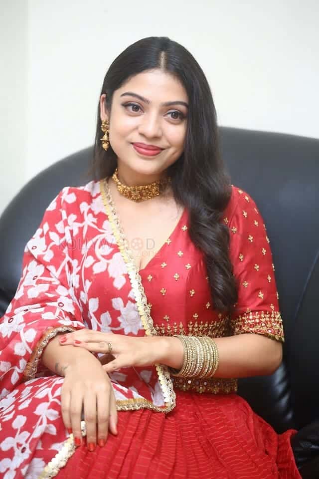 Actress Varsha Bollamma at Swathi Muthyam Movie Pre Release Event Photos 11