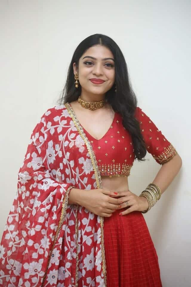 Actress Varsha Bollamma at Swathi Muthyam Movie Pre Release Event Photos 20