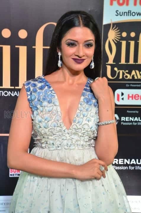 Actress Vimala Raman At Iifa Utsavam 2017 Pictures 10