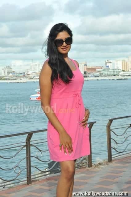 Actress Vimala Raman Latest Sexy Pictures 30