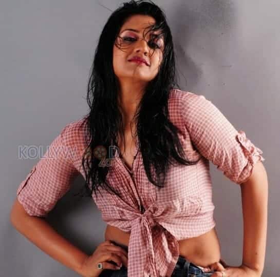 Actress Vimala Raman Sexy Photos 03