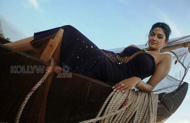 Actress Vimala Raman Sexy Photos 17