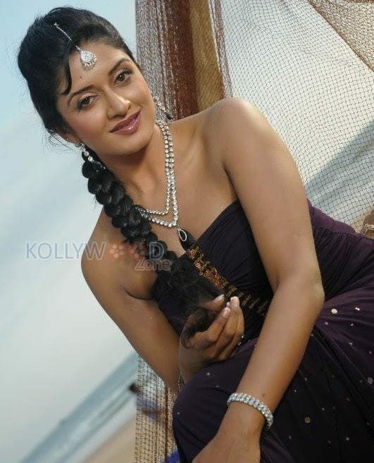 Actress Vimala Raman Sexy Photos 21