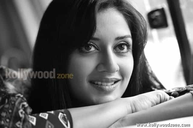 Actress Vimala Raman Sexy Pics 20