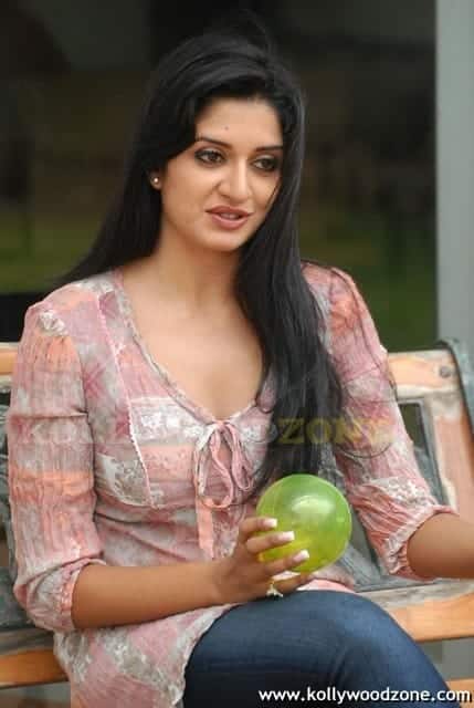 Actress Vimala Raman Sexy Stills 01