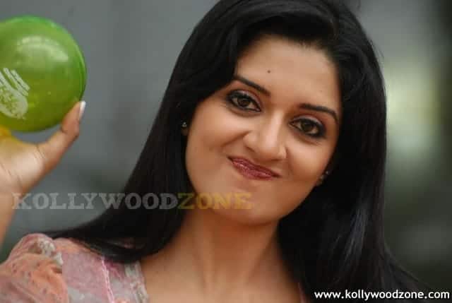 Actress Vimala Raman Sexy Stills 02