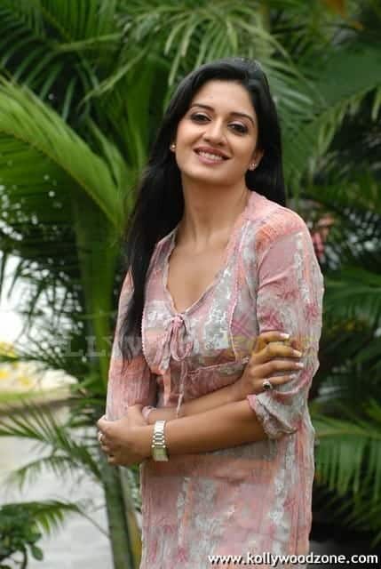 Actress Vimala Raman Sexy Stills 08