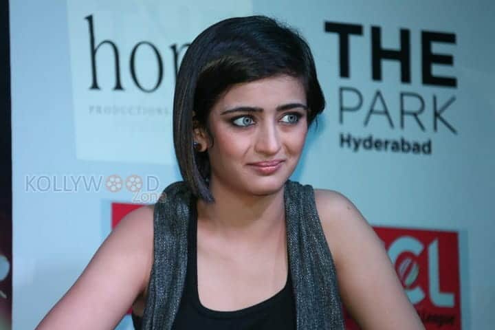 Akshara Haasan At Shamitabh Movie Press Meet Photos 02