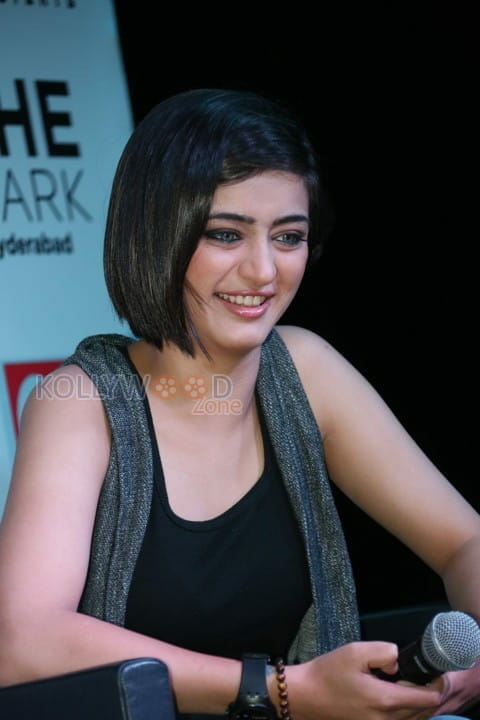 Akshara Haasan At Shamitabh Movie Press Meet Photos 03