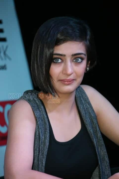 Akshara Haasan At Shamitabh Movie Press Meet Photos 04