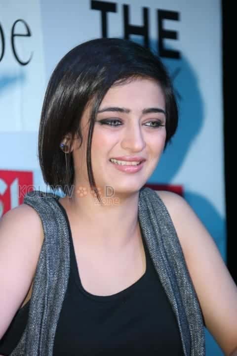 Akshara Haasan At Shamitabh Movie Press Meet Photos 13