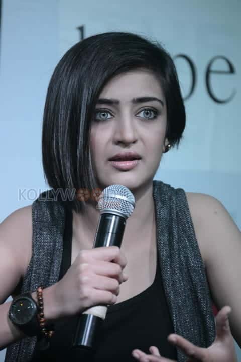 Akshara Haasan At Shamitabh Movie Press Meet Photos 17