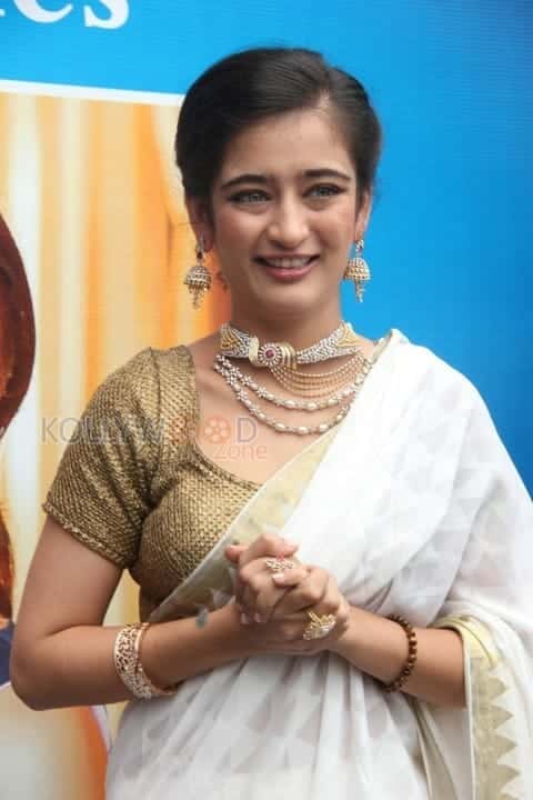 Akshara Haasan Stills 01