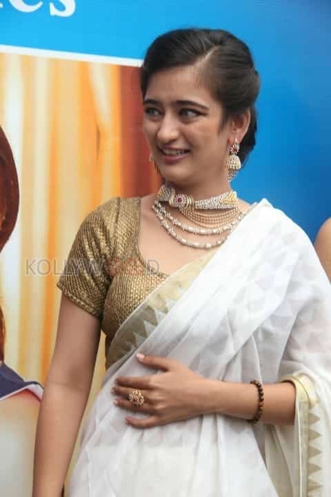 Akshara Haasan Stills 02