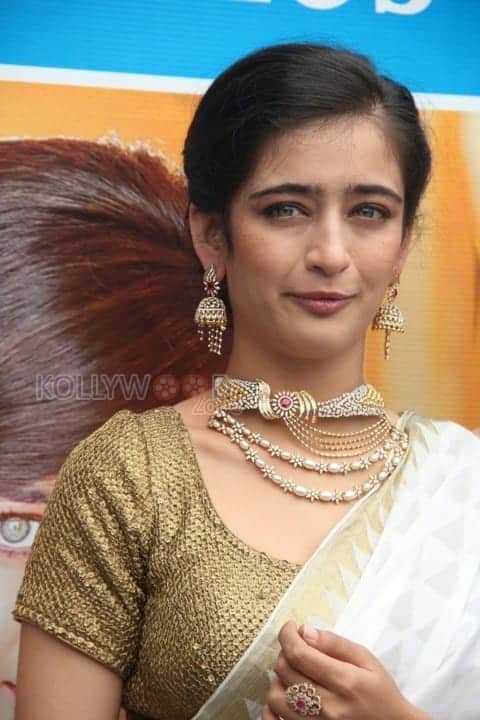 Akshara Haasan Stills 03