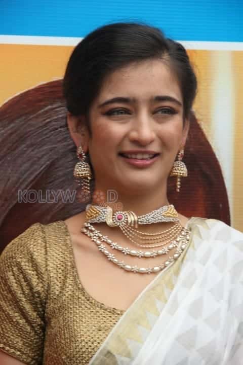 Akshara Haasan Stills 04