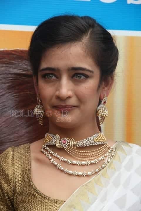 Akshara Haasan Stills 07 (160326) | Kollywood Zone