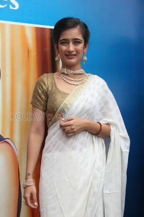 Akshara Haasan Stills 08