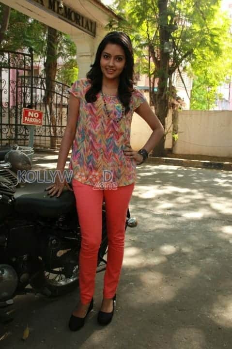 Ennamo Nadakkuthu Heroine Mahima Nambiar Photos 10