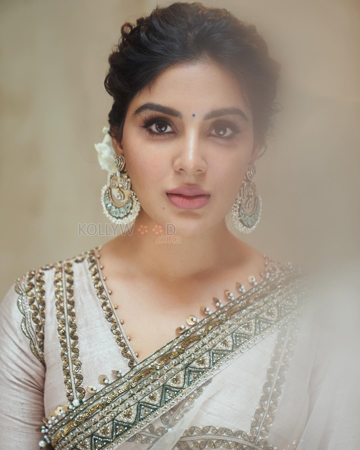 Gorgeous Samyuktha Menon in a Sheer Ivory Saree Pictures 03