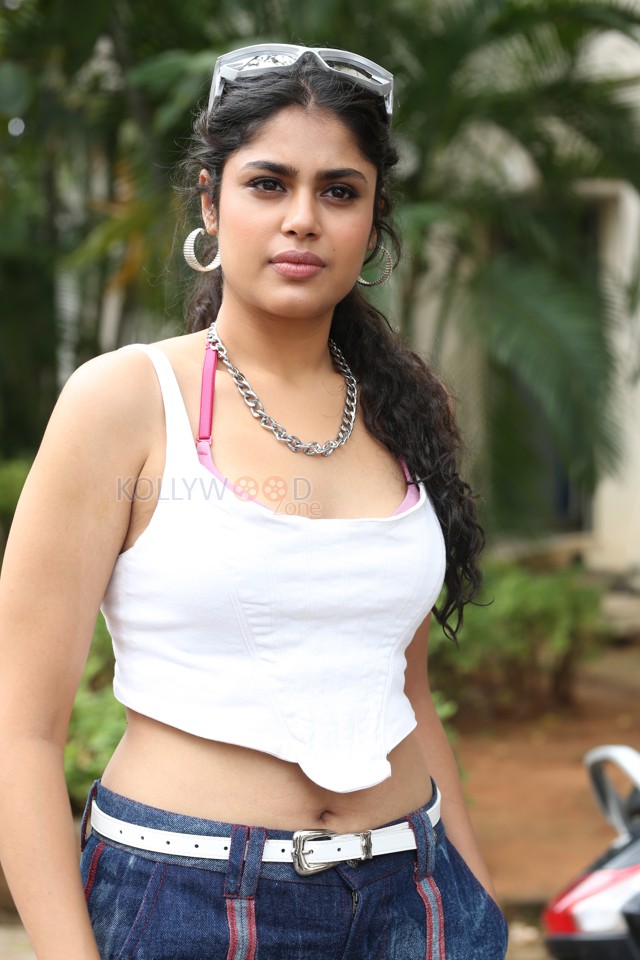 Heroine Faria Abdullah at Mathu Vadalara 2 Success Meet Photos 03