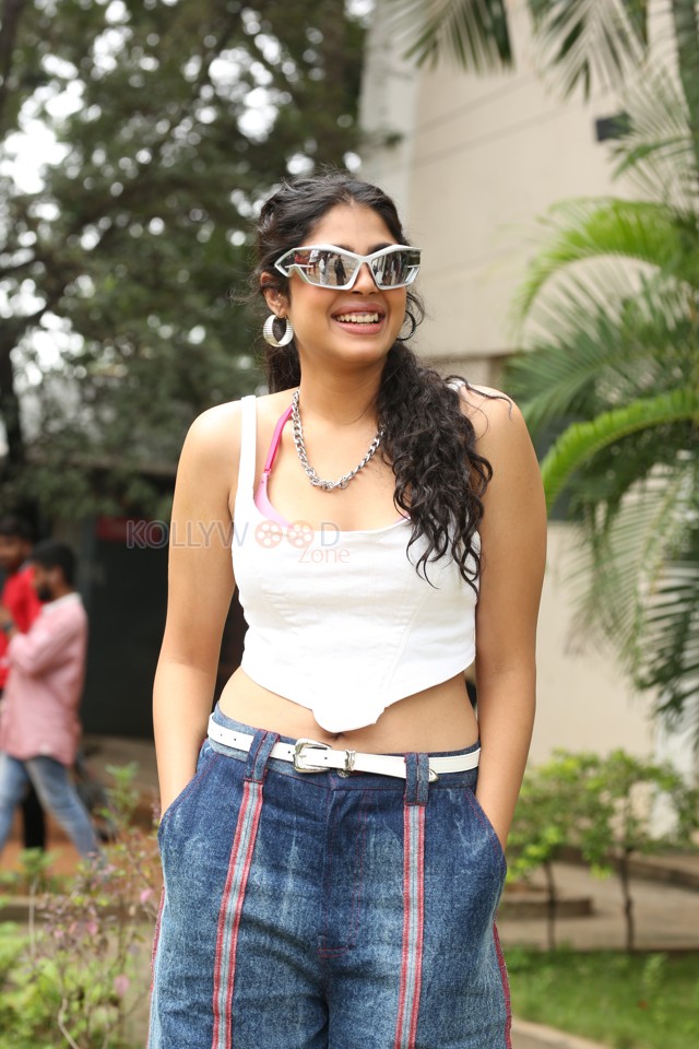 Heroine Faria Abdullah at Mathu Vadalara 2 Success Meet Photos 14