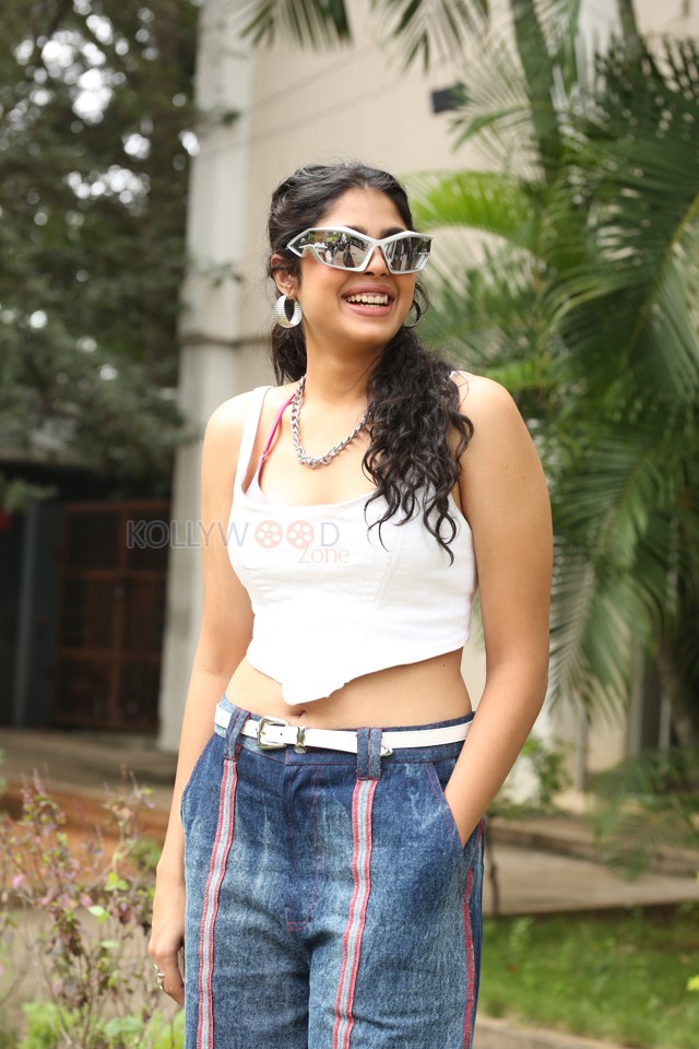 Heroine Faria Abdullah at Mathu Vadalara 2 Success Meet Photos 17