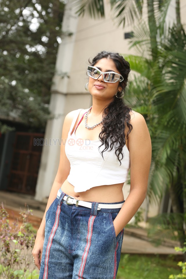 Heroine Faria Abdullah at Mathu Vadalara 2 Success Meet Photos 18