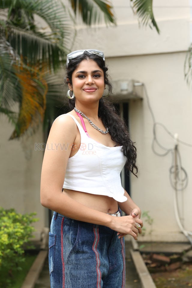 Heroine Faria Abdullah at Mathu Vadalara 2 Success Meet Photos 23