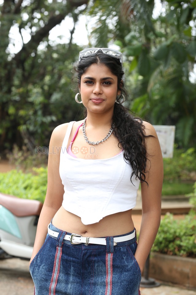 Heroine Faria Abdullah at Mathu Vadalara 2 Success Meet Photos 37