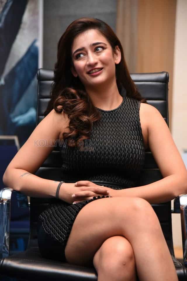 Kadarom Kondam Actress Akshara Haasan Interview Pictures 03