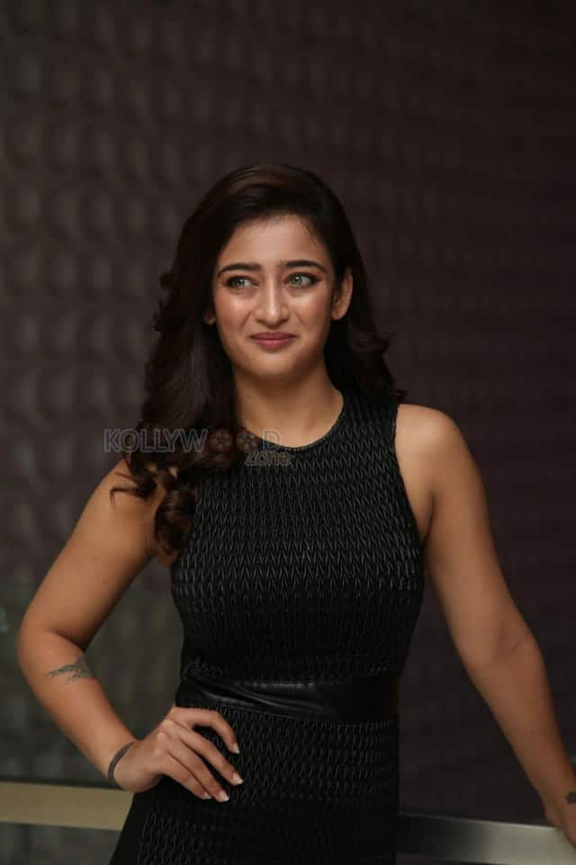 Kadarom Kondam Actress Akshara Haasan Interview Pictures 11