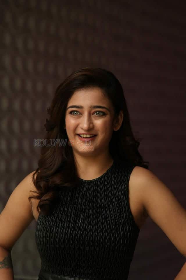 Kadarom Kondam Actress Akshara Haasan Interview Pictures 21