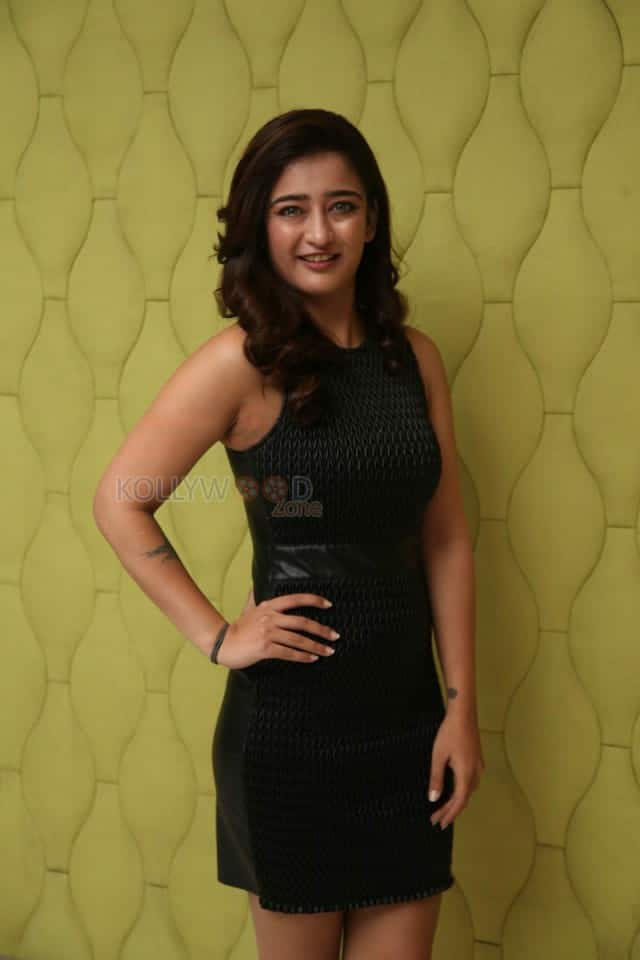 Kadarom Kondam Actress Akshara Haasan Interview Pictures 32