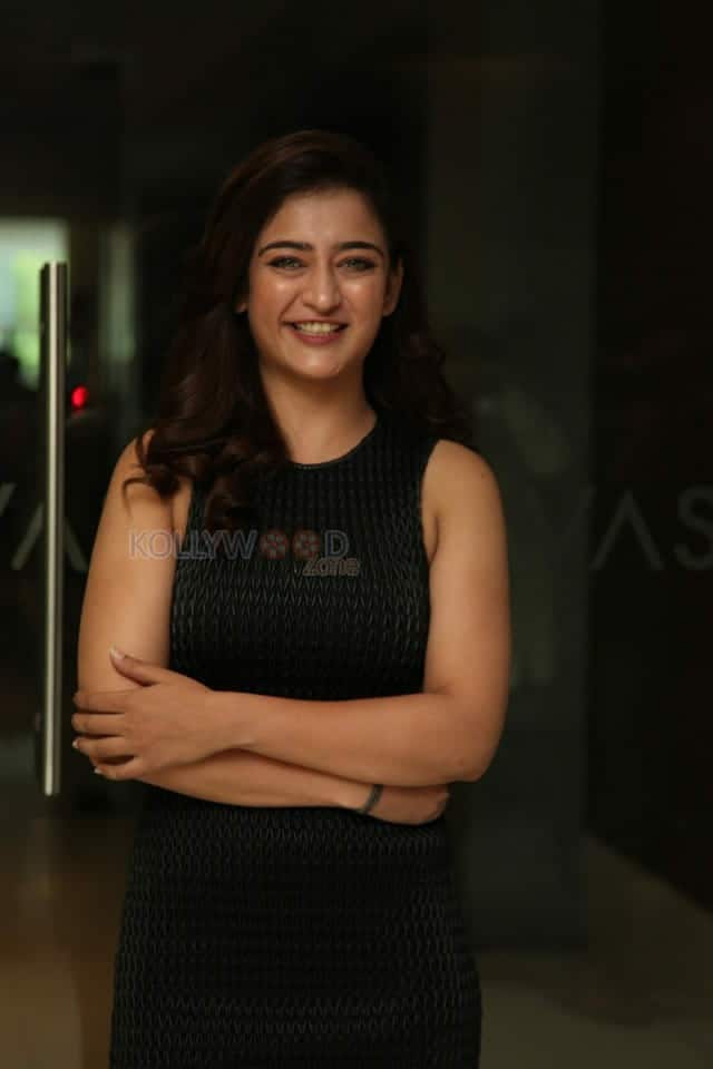 Kadarom Kondam Actress Akshara Haasan Interview Pictures 37