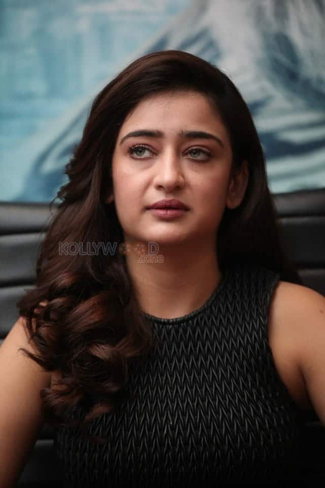 Kadarom Kondam Actress Akshara Haasan Interview Pictures 42