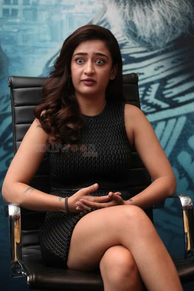 Kadarom Kondam Actress Akshara Haasan Interview Pictures 43