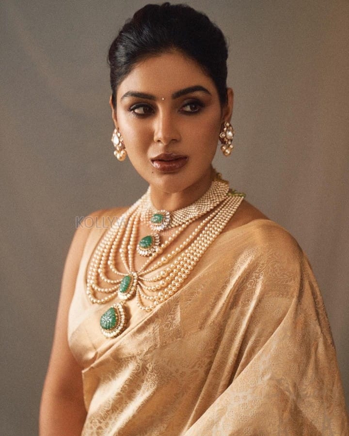 Majestic Samyuktha Menon in a Golden Saree with Matching Blouse and Pearl and Emerald Jewellery Pictures 01