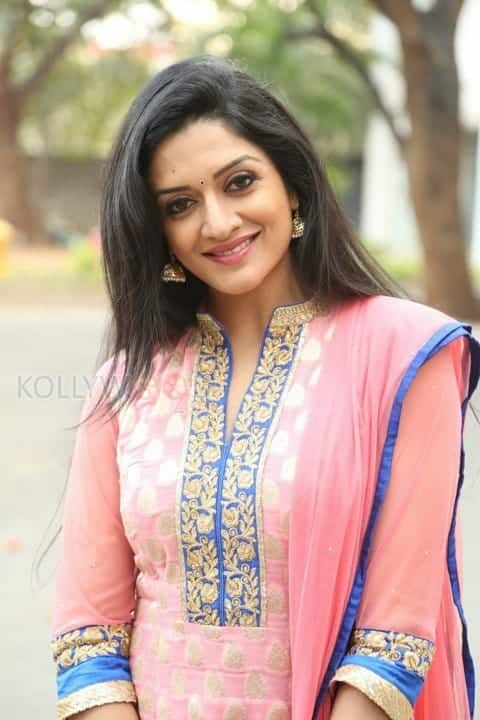 Mallu Actress Vimala Raman New Photos 01