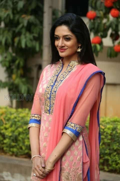 Mallu Actress Vimala Raman New Photos 04