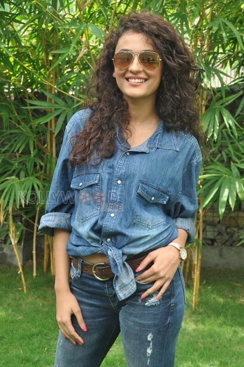 Run Raja Run Movie Heroine Seerat Kapoor Pictures 17