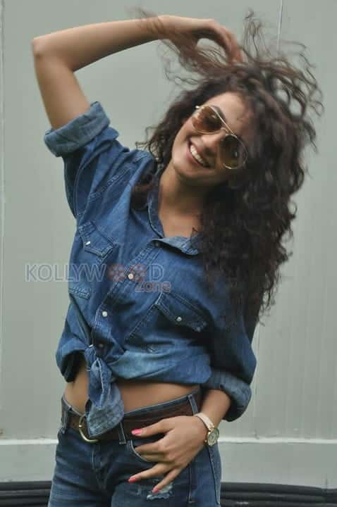 Run Raja Run Movie Heroine Seerat Kapoor Pictures 23