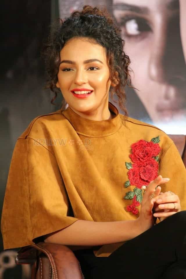 Seerat Kapoor At Raju Gari Gadhi 2 Press Meet Photos 07