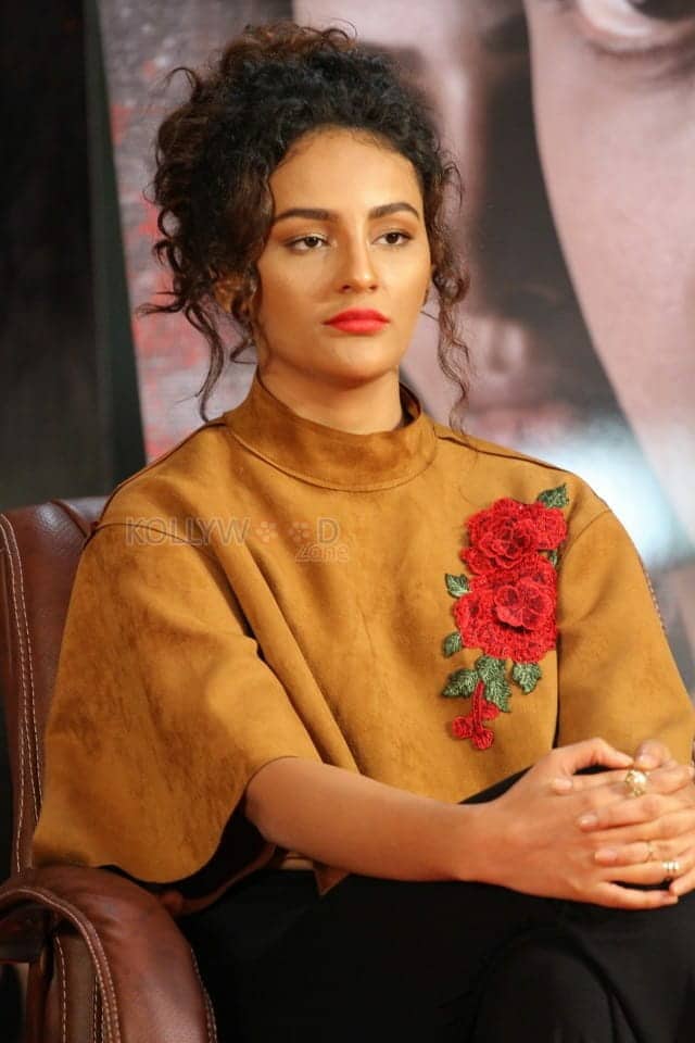 Seerat Kapoor At Raju Gari Gadhi 2 Press Meet Photos 09