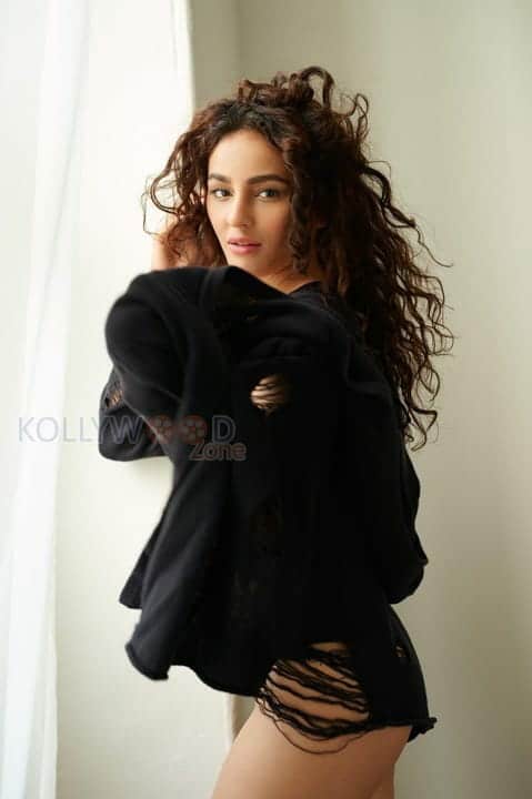 Seerat Kapoor Rare Unseen Photoshoot Pictures 08